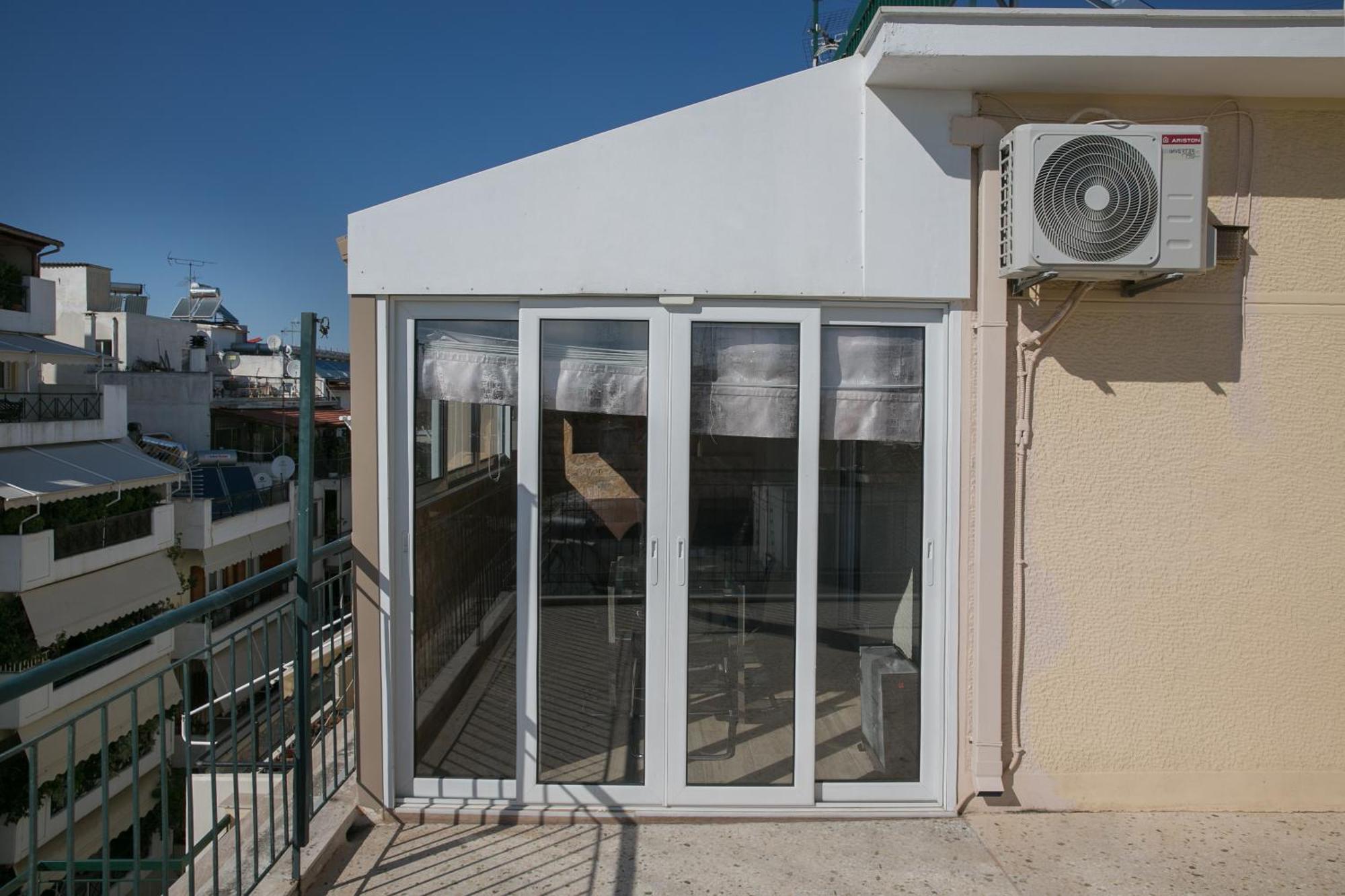 Cosy Apartment With Terrace Near Metro Station Афины Экстерьер фото